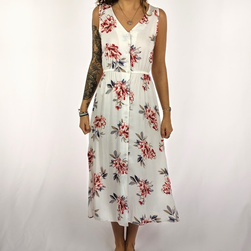 ✨BRAND NEW✨Sleeveless White Floral Sundress